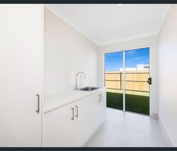 11 Fraser Avenue, Innes Park, Qld 4670 - Photo 3