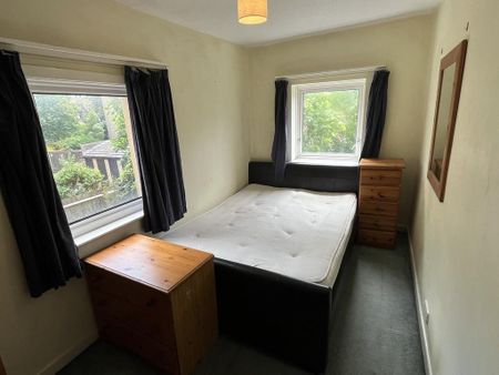 4 bedroom semi-detached house to rent - Photo 5