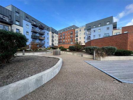 1 bedroom flat to rent - Photo 2