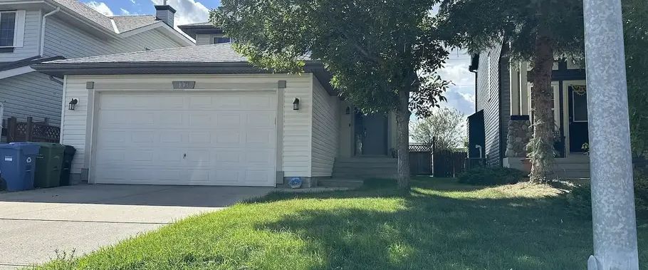 Beautiful Somerset single house with garage - available Oct. 1st | Calgary - Photo 1