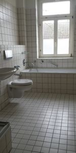 2 Zimmer, ruhig und grün gelegen mit kleinem Balkon, Bad mit Wanne, Dusche und Fenster! - Photo 4