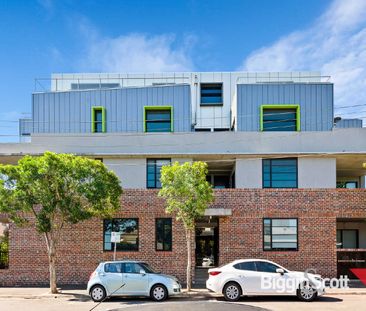 MODERN WELL MAINTAINED APARTMENT - Photo 2