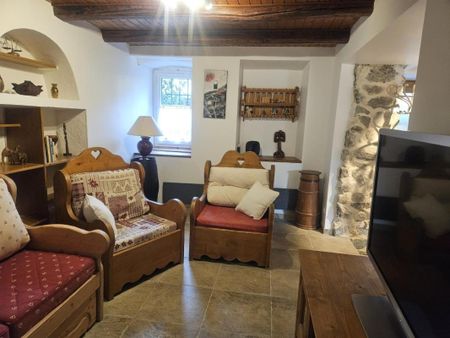 Location Maison 8 pièces 102m² CHALLES LES EAUX 73190 - Photo 2