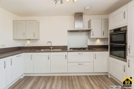 2 bed Flat in Pondecroft , Aylesbury, HP18 0FS - Photo 2