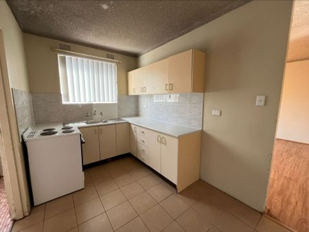 For Rent: Spacious 2-Bedroom Unit in Prime Location! Conveniently Located Near Shops & Train Station - Photo 4