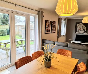 Windrush Court Room 6 - Photo 3