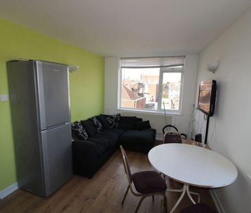 3 bedroom apartment to rent - Photo 4