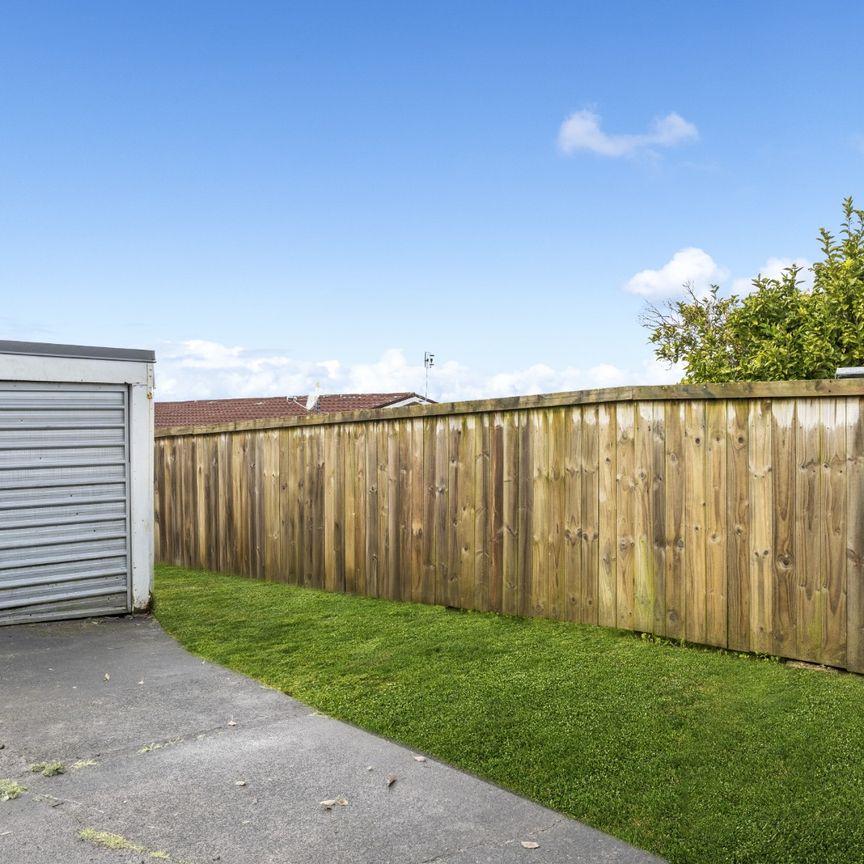 West Is Best – Cozy 2-Bedroom Standalone Home with Spacious Living - Photo 1