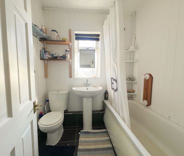 2 Bedroom - Photo 6