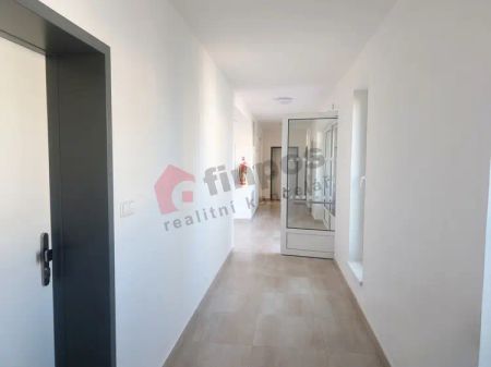 Moderní byt 3+kk se zahradou v novém rezidenčním areálu v Chlumci n.C. - Fotografie 3