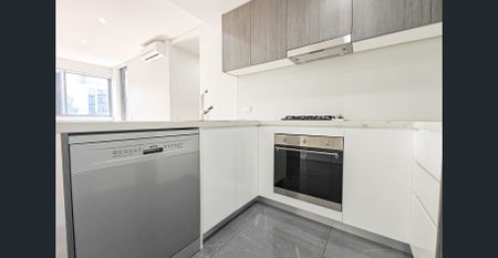 Contemporary Two-Bedroom Apartment in a Prime Location - Photo 2