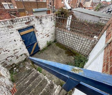 6 bedroom maisonette to rent - Photo 1