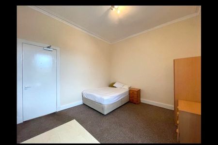 4 Bed Flat, Byres Road, G12 - Photo 4