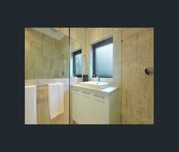 LIFESTYLE & LOCATION! - Photo 3