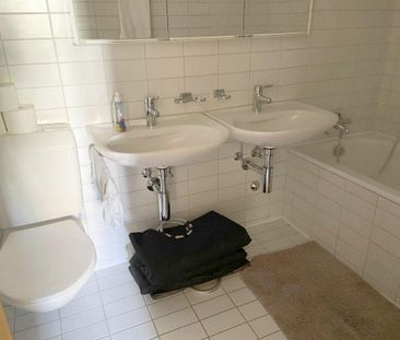 Stilvolle Dachwohnung mit Balkon und grosser Galerie! - Foto 3