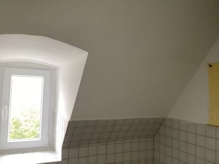 Wer will mich!? Günstige 2-Zimmer-Dachgeschosswohnung - Foto 2