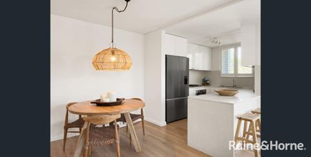 Spacious Two Bedroom Apartment In Prime Location! - Photo 4