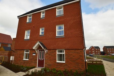 3 bedroom semi-detached house to rent - Photo 3