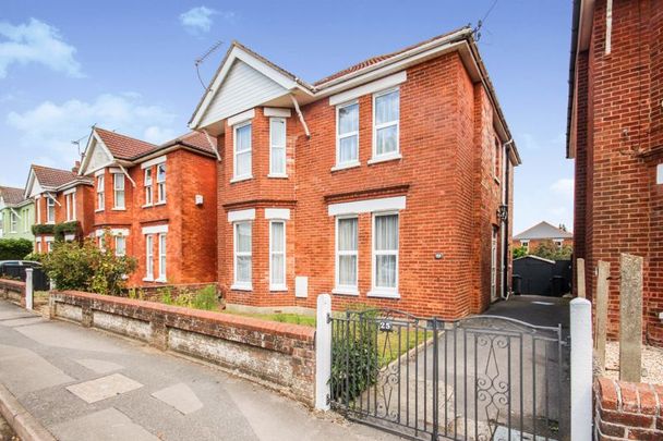 Kings Road, Charminster - Photo 1