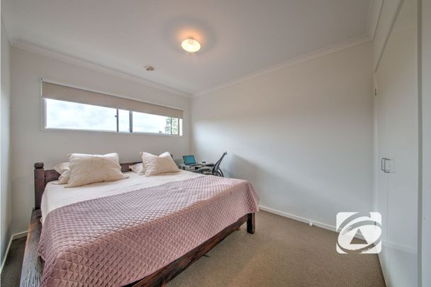 FAMILY LIVING IN SOUGHT AFTER CAVERSHAM WATERS ESTATE - Photo 1