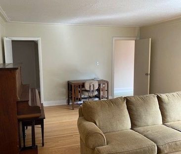 For Lease - 372 Cedar Avenue, London North, Ontario - Photo 1