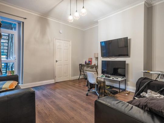 3 bedroom ground floor flat to rent - Photo 1