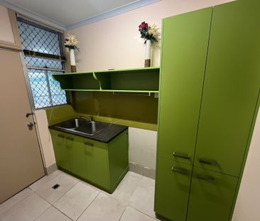 3 BEDROOM, 1 BATHROOM HOUSE IN BRAITLING WITH OUTDOOR SPA - Photo 6