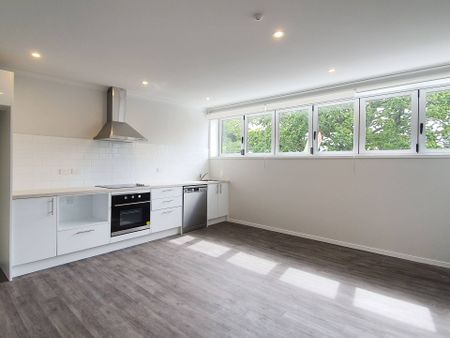 Stylish apartment & water included in the rent - Photo 5