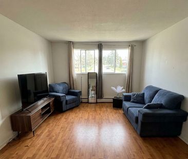 BEAU 4 1/2 | CHAUFFAGE-EAU CHAUDE - Photo 1