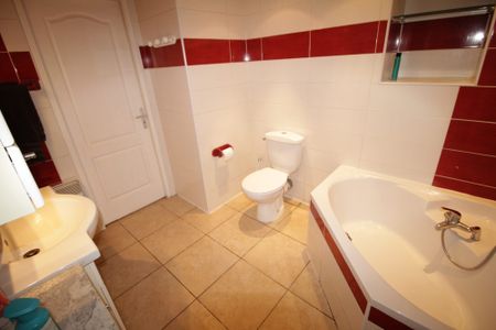 Location Appartement 2 pièces 56m² GONFARON 83590 - Photo 3