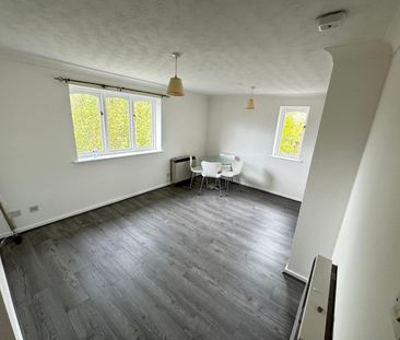 1 Bed Flat, Pittman Gardens, IG1 - Photo 3