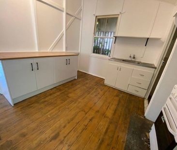 Colonial Cottage with character - Photo 1