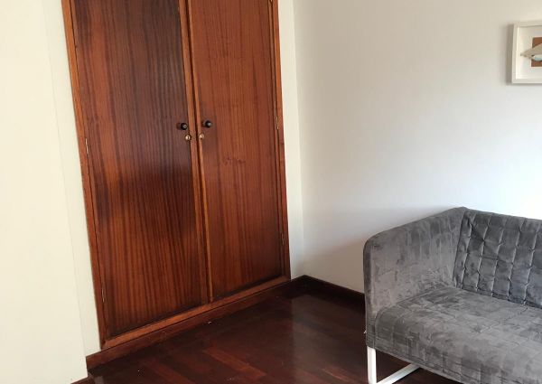 Apartamento T3 Praia da Barra, com cozinha equipada e parcialmente mobilado. Visite!