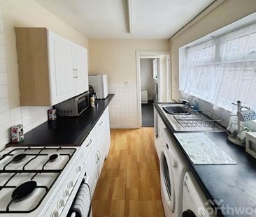 2 bedroom end of terrace house to rent - Photo 1