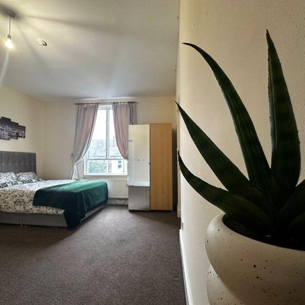 1 bedroom in a house share to rent - Photo 1