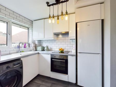 2 bedroom flat to rent - Photo 3