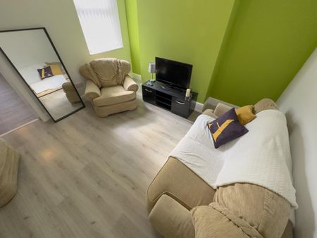 4 bedroom terraced house to rent - Photo 5