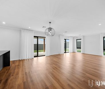 Stylish & Spacious Four Bedroom Family Home - Photo 3