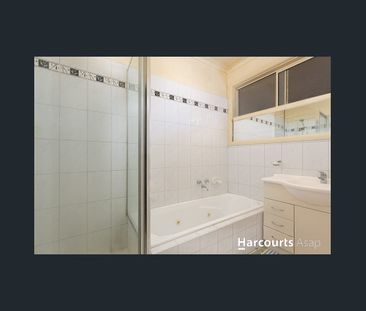 Spacious Family Home in Dandenong North - Photo 4