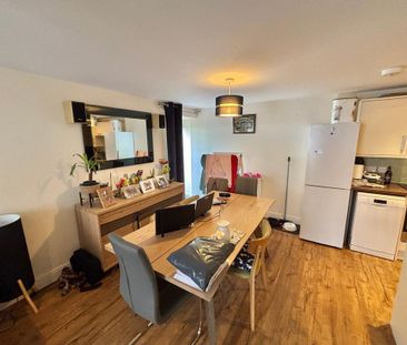 4 bedroom mews to rent - Photo 2