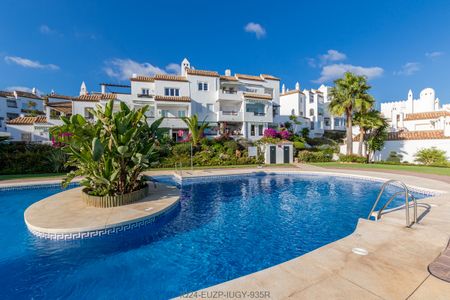 Apartment in Calahonda, Costa del Sol - Photo 2