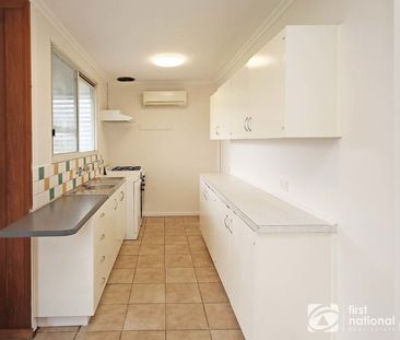Modern & Convenient 3-Bedroom Home in Cranbourne West - Photo 4