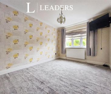 4 bedroom detached house to rent - Photo 2