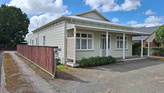 Renovated Villa in Terrace End - Photo 1