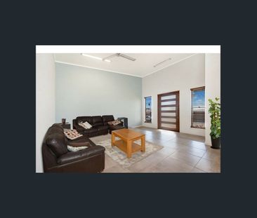 Modern living on the Sunshine Coast - Photo 3