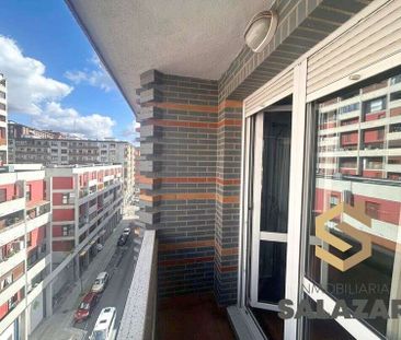 Alquiler de piso en Calle Islas Canarias - Photo 1