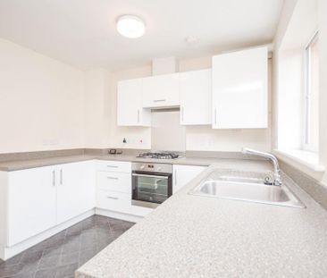 3 bedroom semi-detached house to rent - Photo 5