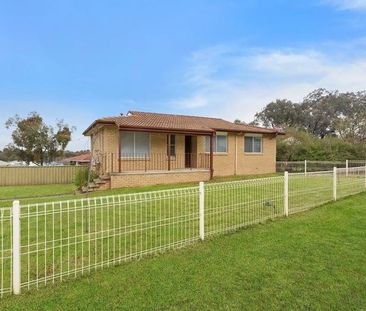 Charming Family Home in a Quiet West Albury Pocket - Photo 4