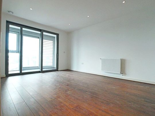 TW8, Westgate House - Photo 1