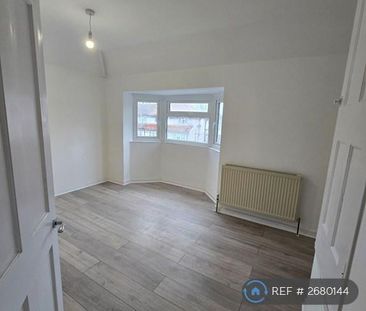 3 bedroom end of terrace house to rent - Photo 3